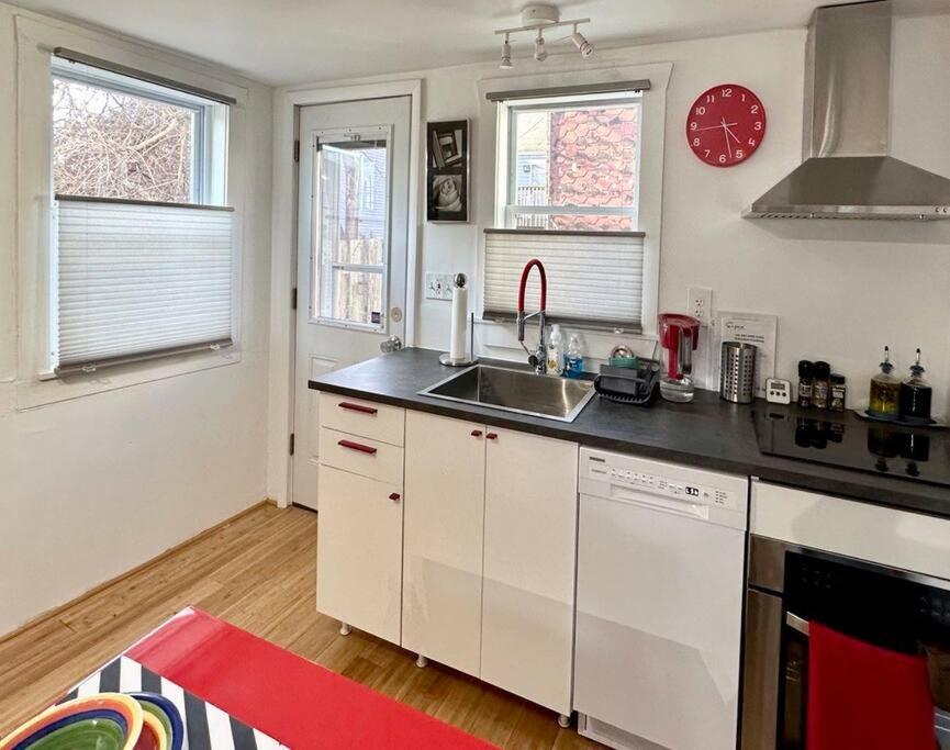 Unique Artsy 2 Bdrm 1.5 Mi From Downtown Appartamento