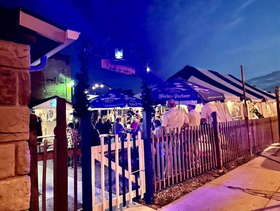Unique Artsy 2 Bdrm 1.5 Mi From Downtown Appartamento
